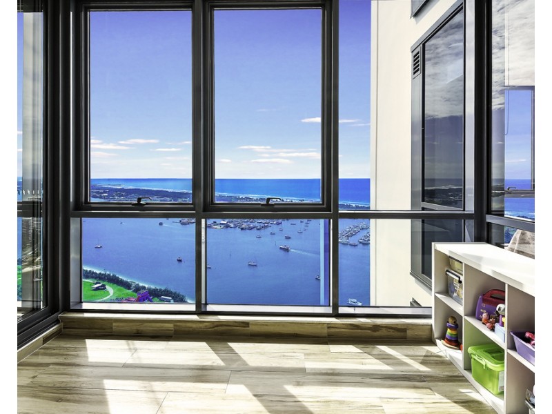 2 Como Crescent, Southport QLD 4215