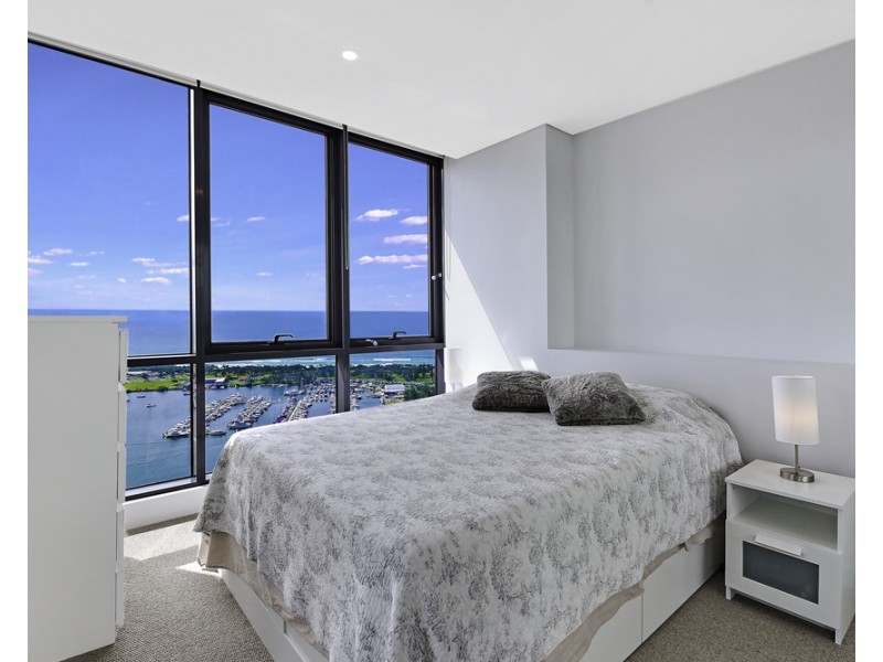 2 Como Crescent, Southport QLD 4215