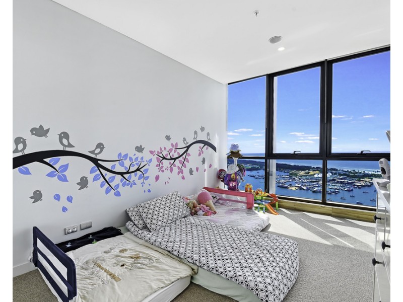 2 Como Crescent, Southport QLD 4215