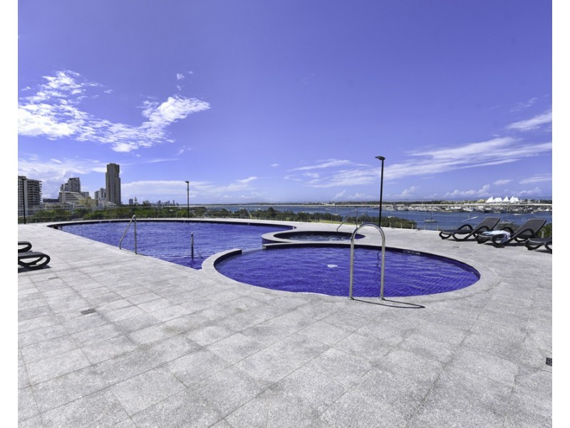 2 Como Crescent, Southport QLD 4215