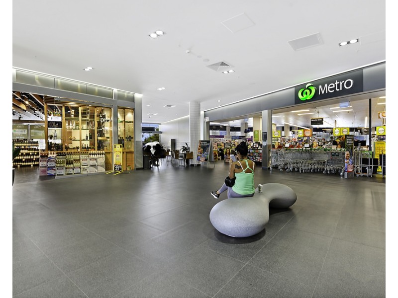 2 Como Crescent, Southport QLD 4215