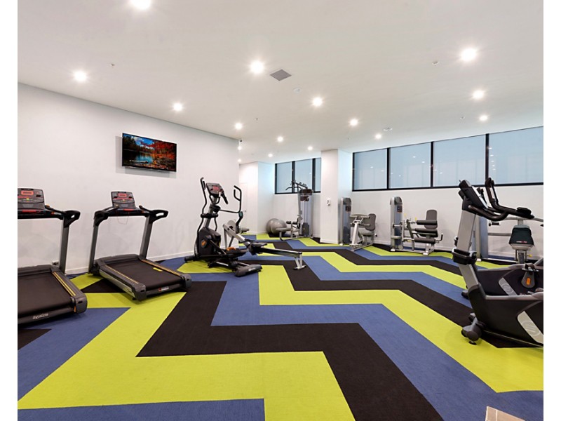 2 Como Crescent, Southport QLD 4215