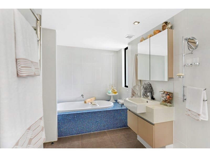 12D/28 Bayview Street, Runaway Bay QLD 4216