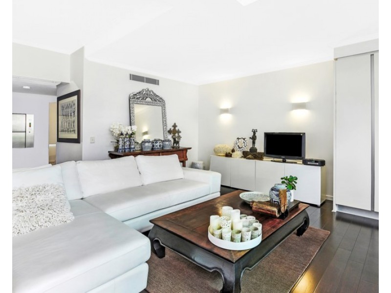 13D/28 Bayview Street, Runaway Bay QLD 4216
