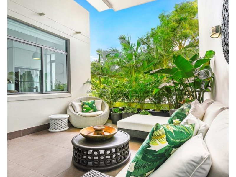 13D/28 Bayview Street, Runaway Bay QLD 4216