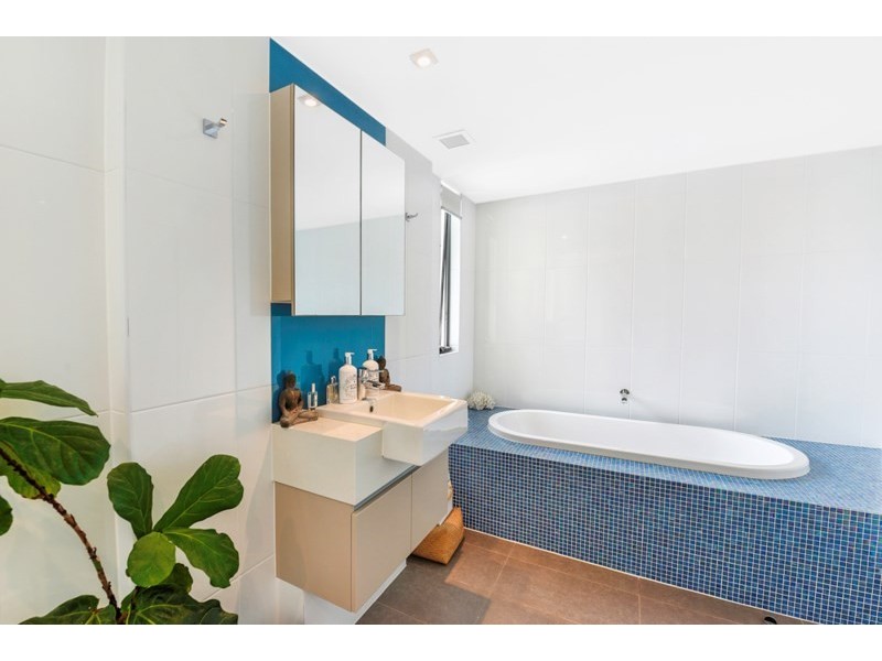 13D/28 Bayview Street, Runaway Bay QLD 4216