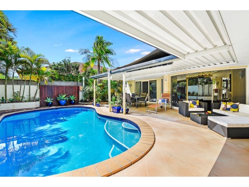 41 Edinburgh Road, Benowa Waters QLD 4217