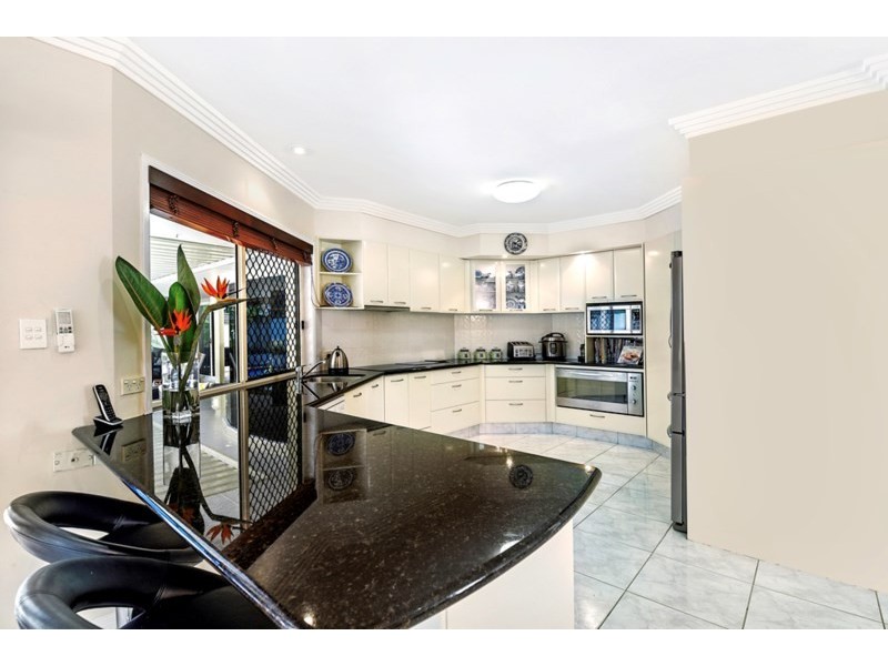 41 Edinburgh Road, Benowa Waters QLD 4217