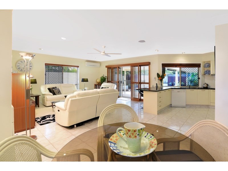 41 Edinburgh Road, Benowa Waters QLD 4217