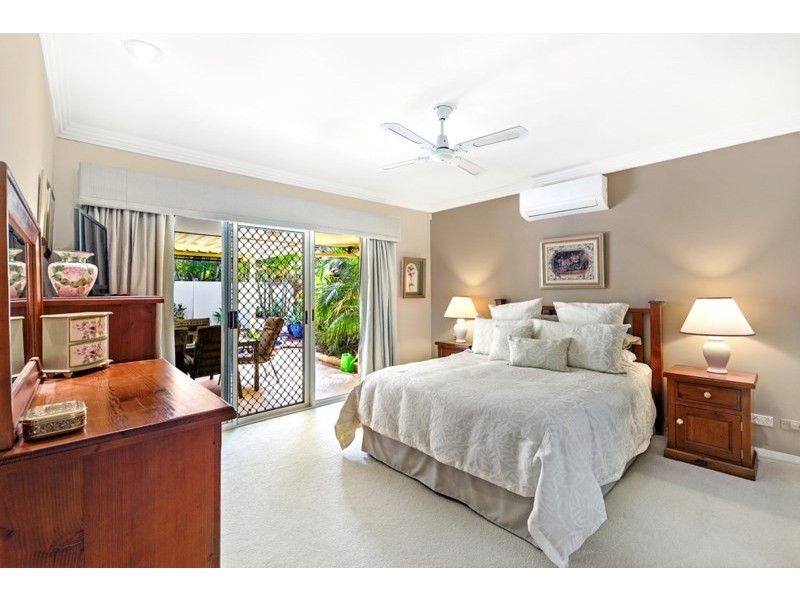 41 Edinburgh Road, Benowa Waters QLD 4217