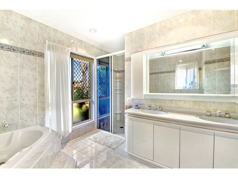 41 Edinburgh Road, Benowa Waters QLD 4217