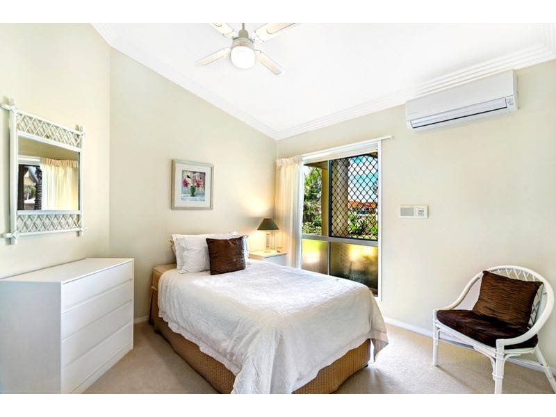 41 Edinburgh Road, Benowa Waters QLD 4217