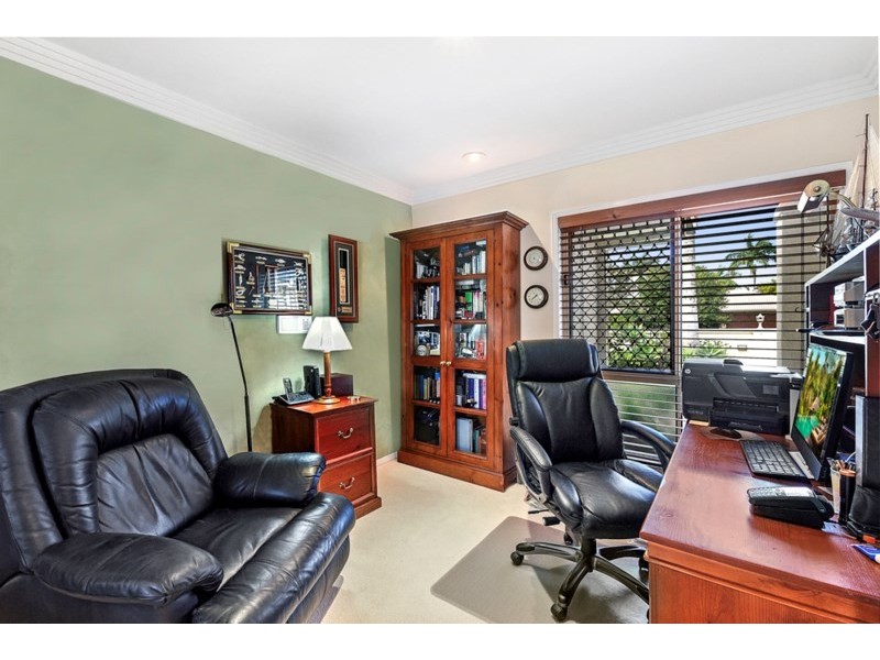 41 Edinburgh Road, Benowa Waters QLD 4217