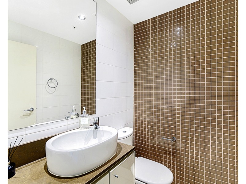 4 Como Crescent, Southport QLD 4215