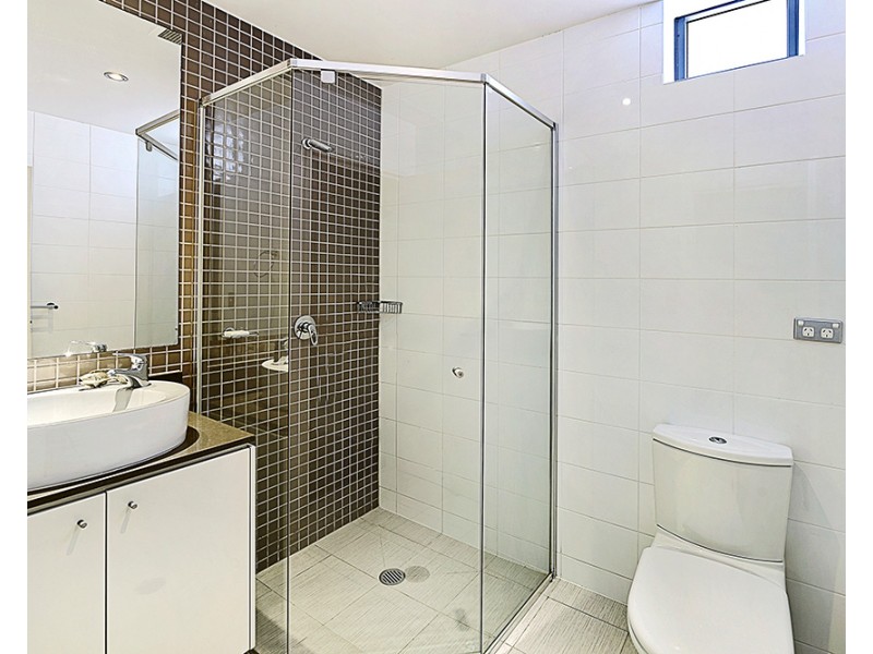 4 Como Crescent, Southport QLD 4215