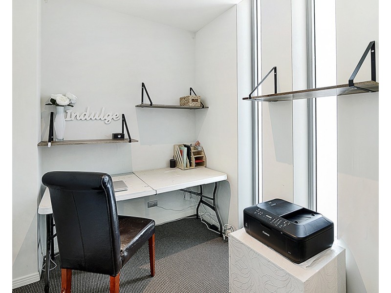 4 Como Crescent, Southport QLD 4215