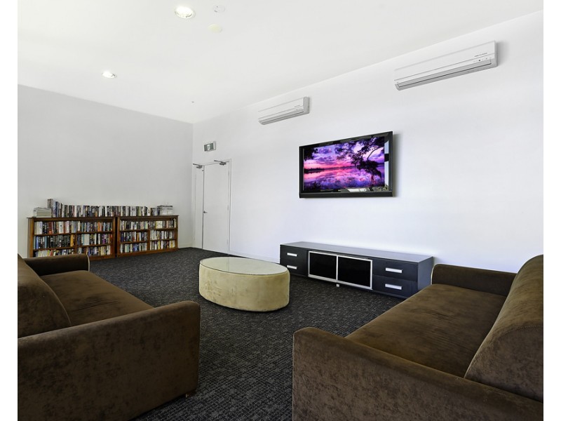 4 Como Crescent, Southport QLD 4215