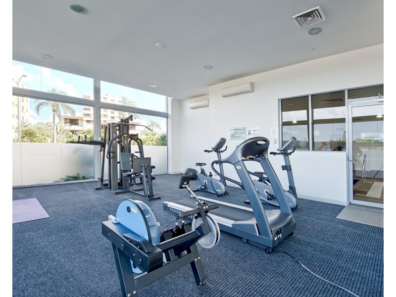 4 Como Crescent, Southport QLD 4215