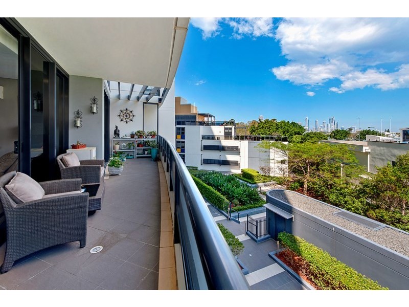 2 Aqua Street, Southport QLD 4215