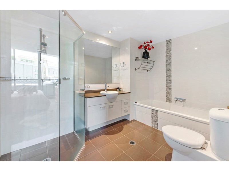 2 Aqua Street, Southport QLD 4215