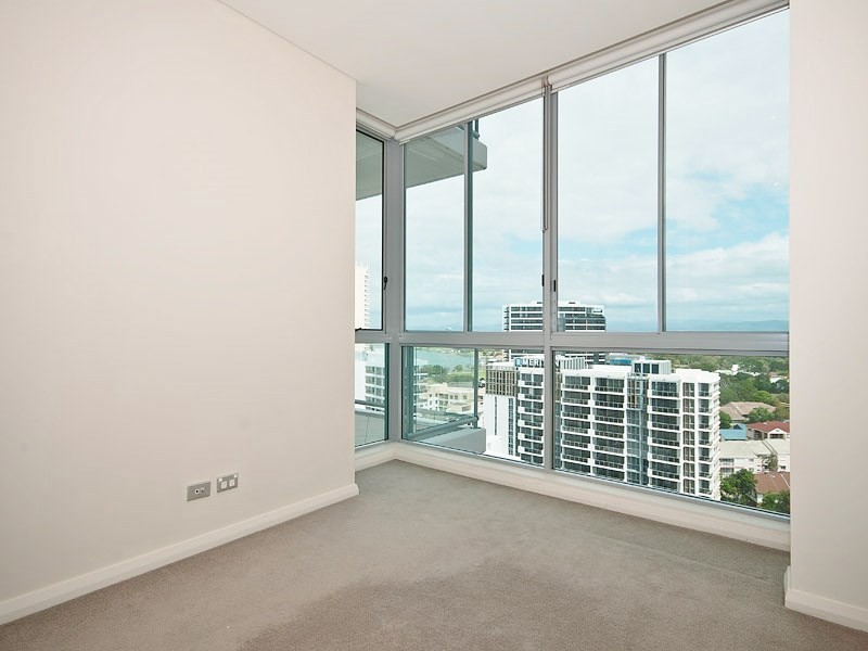 1 Como Crescent, Southport QLD 4215