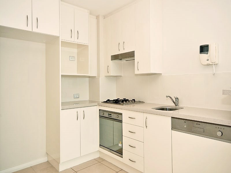 1 Como Crescent, Southport QLD 4215