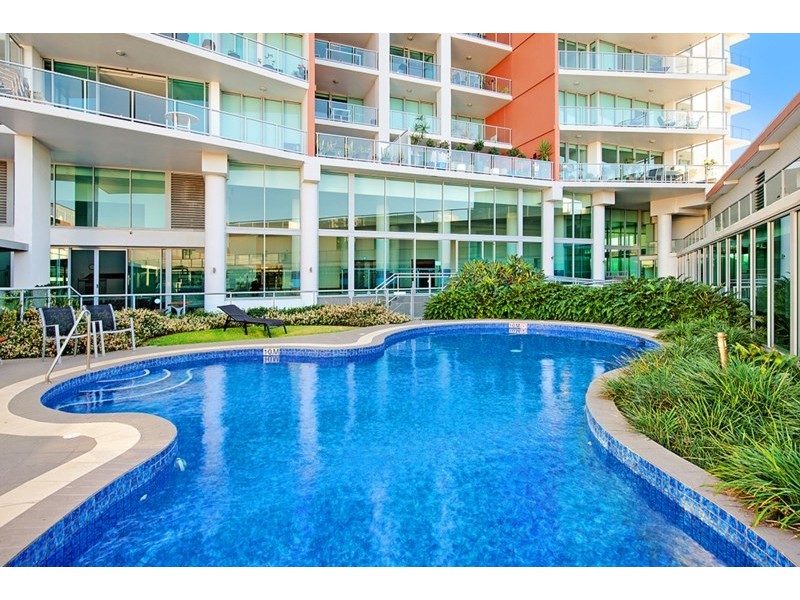 1 Como Crescent, Southport QLD 4215