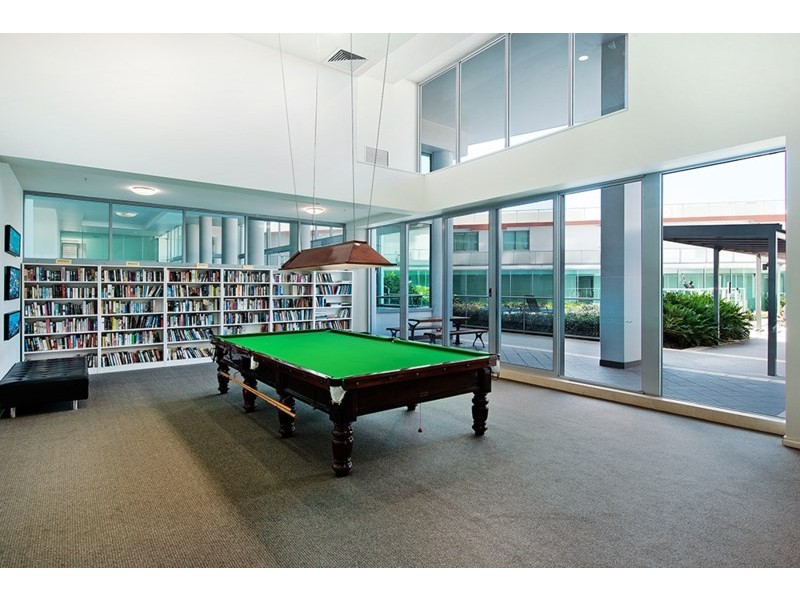 1 Como Crescent, Southport QLD 4215