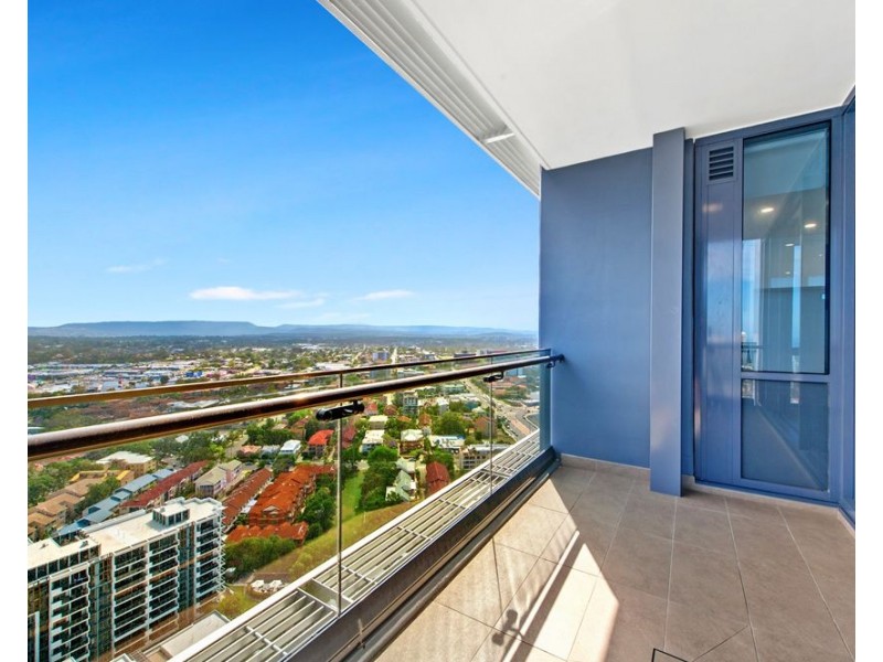 2 Como Crescent, Southport QLD 4215