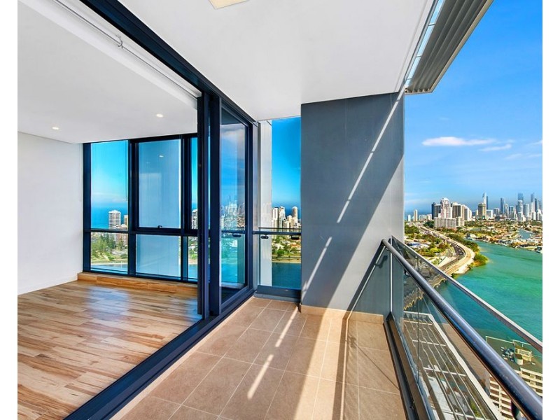 2 Como Crescent, Southport QLD 4215