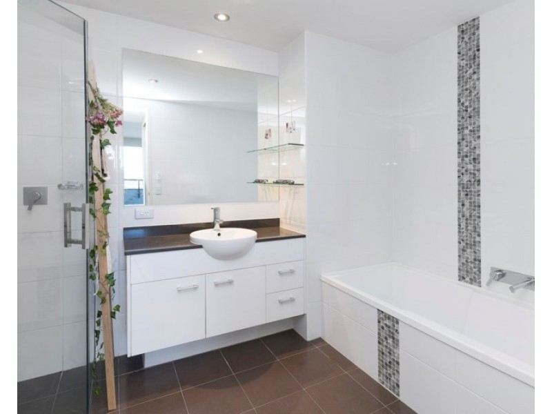 2 Aqua Street, Southport QLD 4215