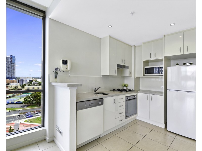 1 Como Crescent, Southport QLD 4215