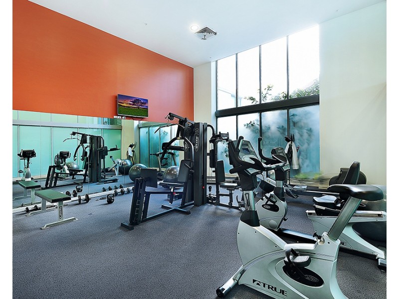 1 Como Crescent, Southport QLD 4215