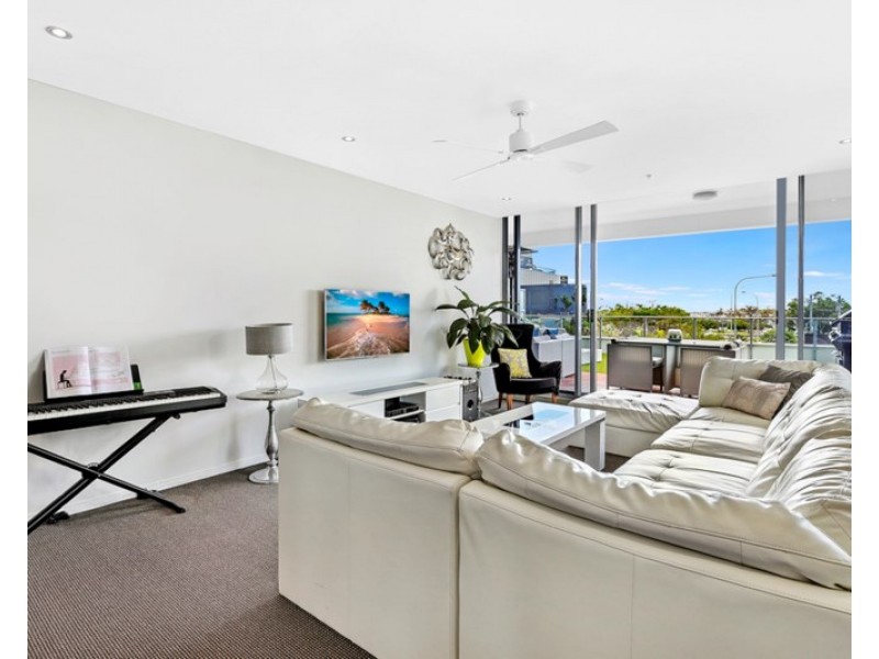 4 Como Crescent, Southport QLD 4215