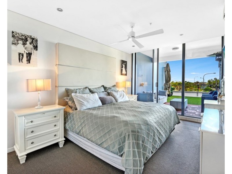 4 Como Crescent, Southport QLD 4215