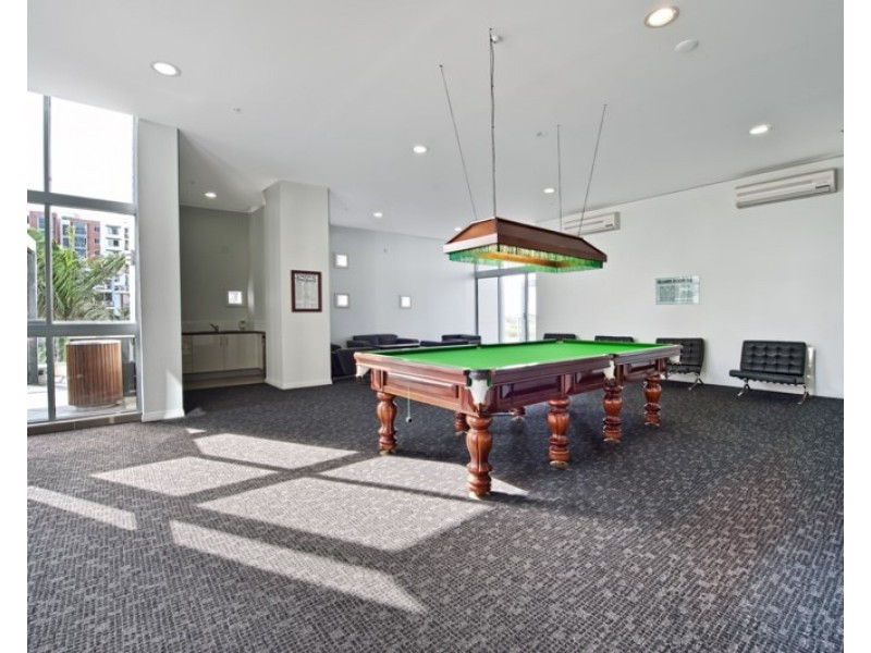 4 Como Crescent, Southport QLD 4215