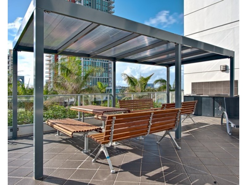 4 Como Crescent, Southport QLD 4215