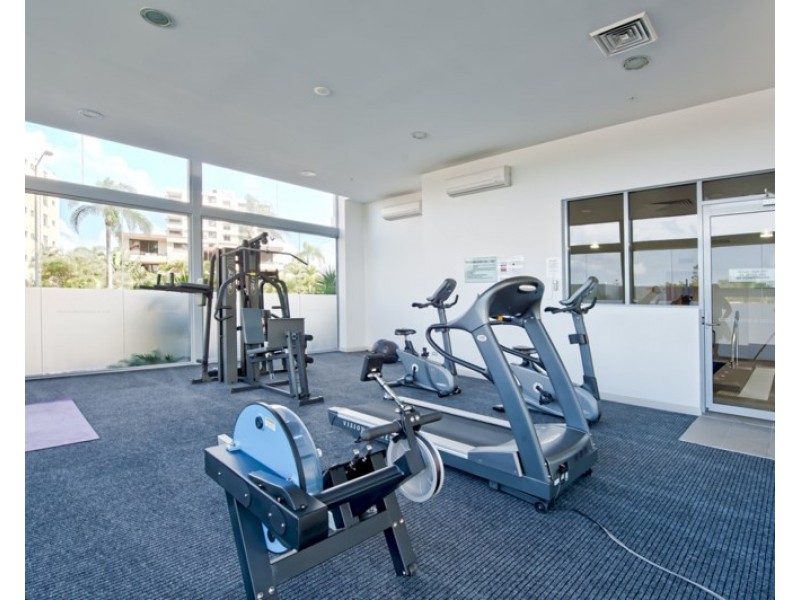 4 Como Crescent, Southport QLD 4215