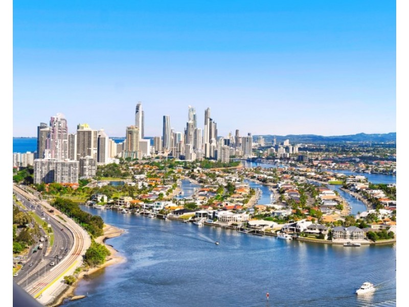 4 Como Crescent, Southport QLD 4215