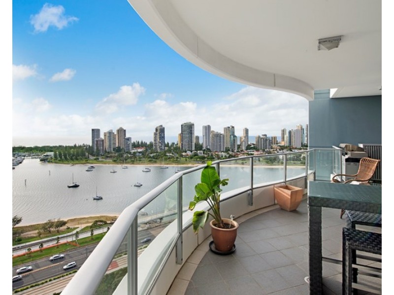 4 Como Crescent, Southport QLD 4215