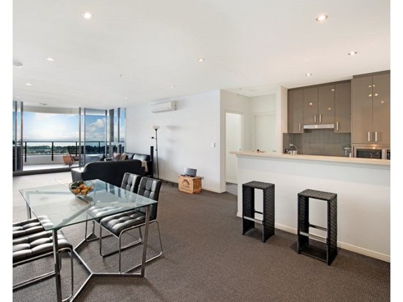 4 Como Crescent, Southport QLD 4215