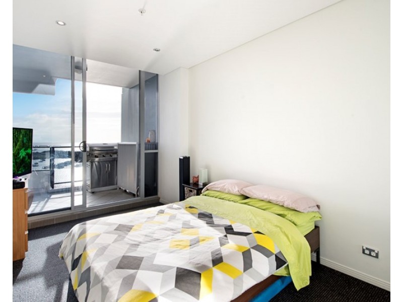 4 Como Crescent, Southport QLD 4215