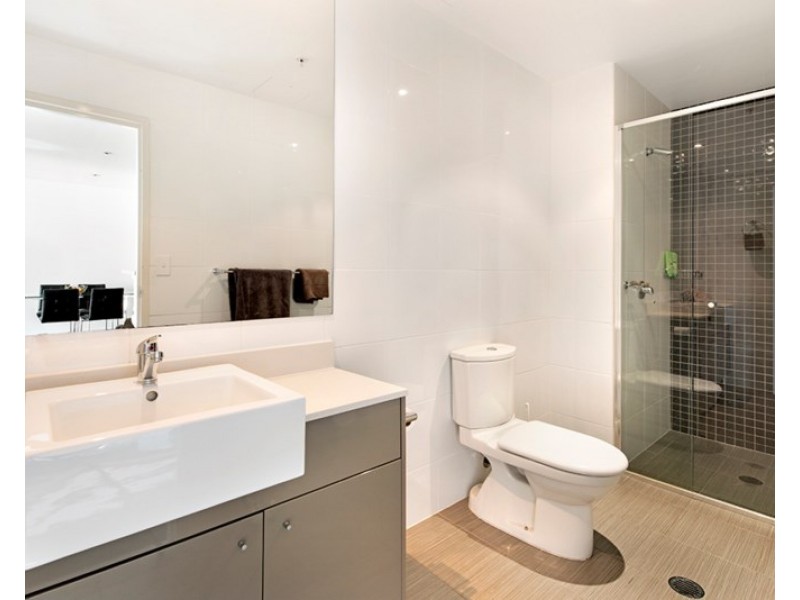 4 Como Crescent, Southport QLD 4215