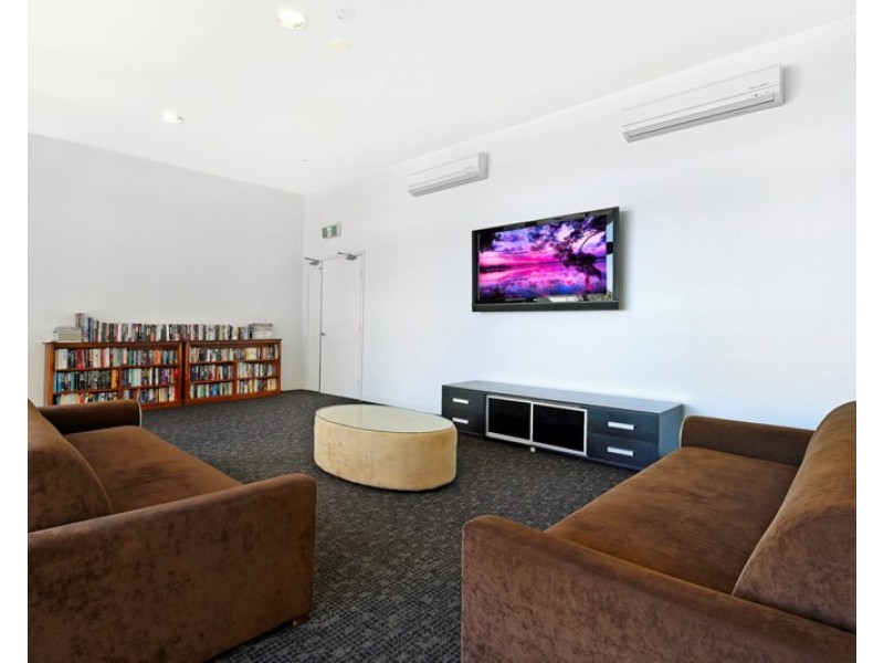 4 Como Crescent, Southport QLD 4215