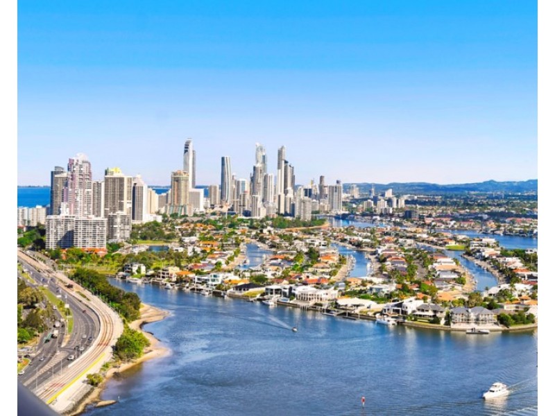 4 Como Crescent, Southport QLD 4215