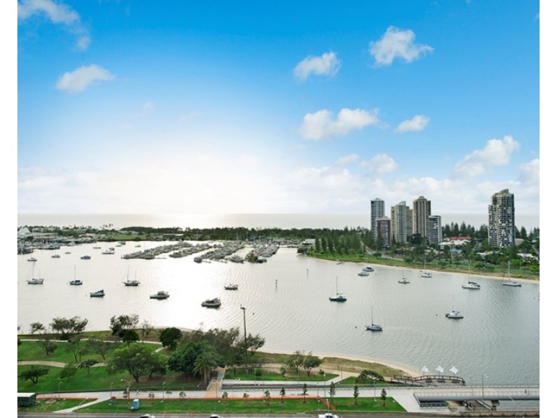 4 Como Crescent, Southport QLD 4215