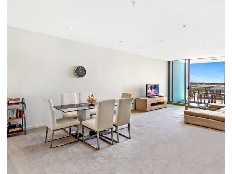 1 Como Crescent, Southport QLD 4215