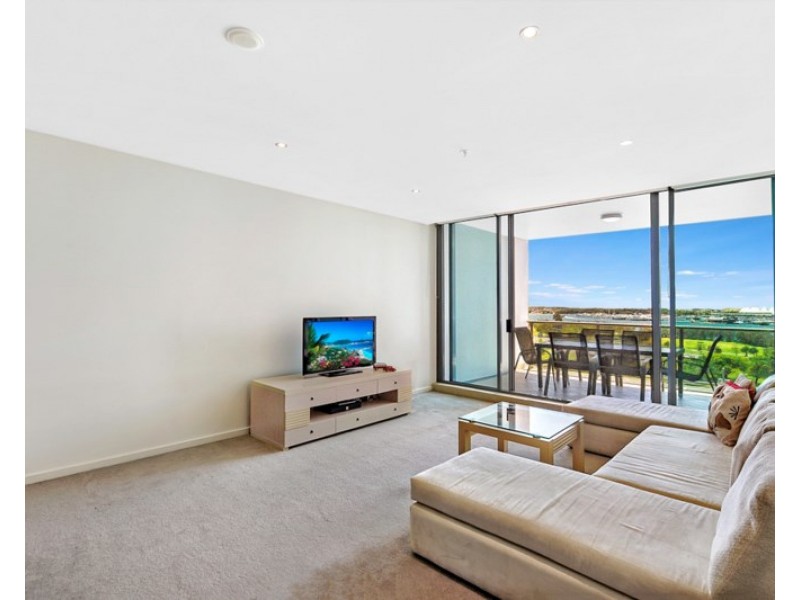 1 Como Crescent, Southport QLD 4215