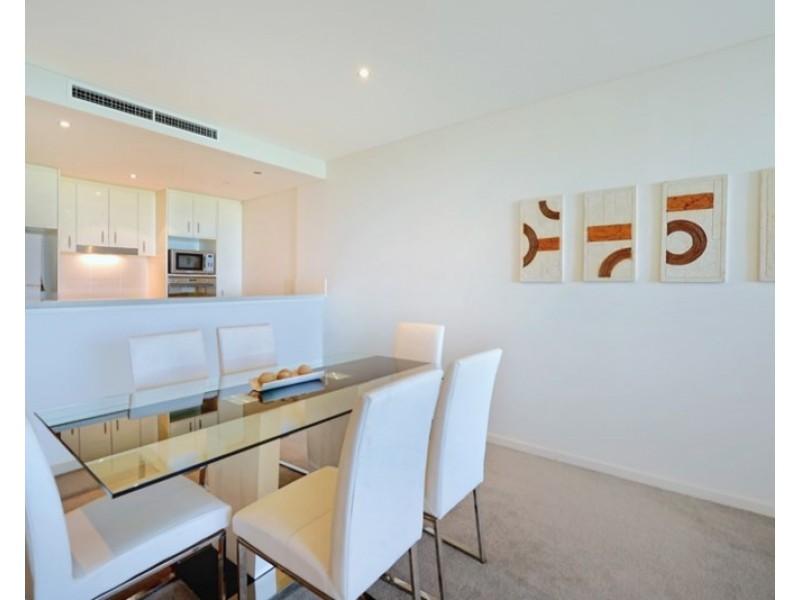 1 Como Crescent, Southport QLD 4215