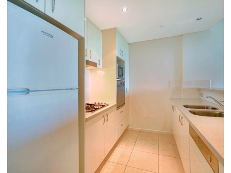 1 Como Crescent, Southport QLD 4215